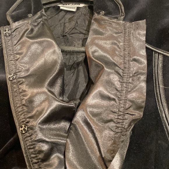 Black velour/velvet jacket. By Nygard. Womens size 16 - Picture 9 of 9